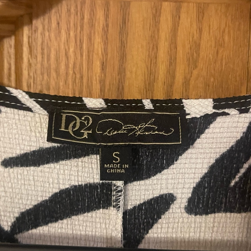 DG2 by Diane Gilman Black and Cream Floral Midi Dress - Picture 2 of 2